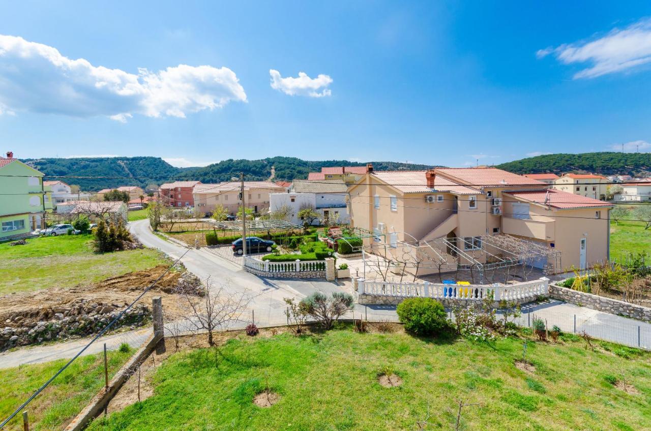 Apartments And Room Ljubica Лопар Екстериор снимка