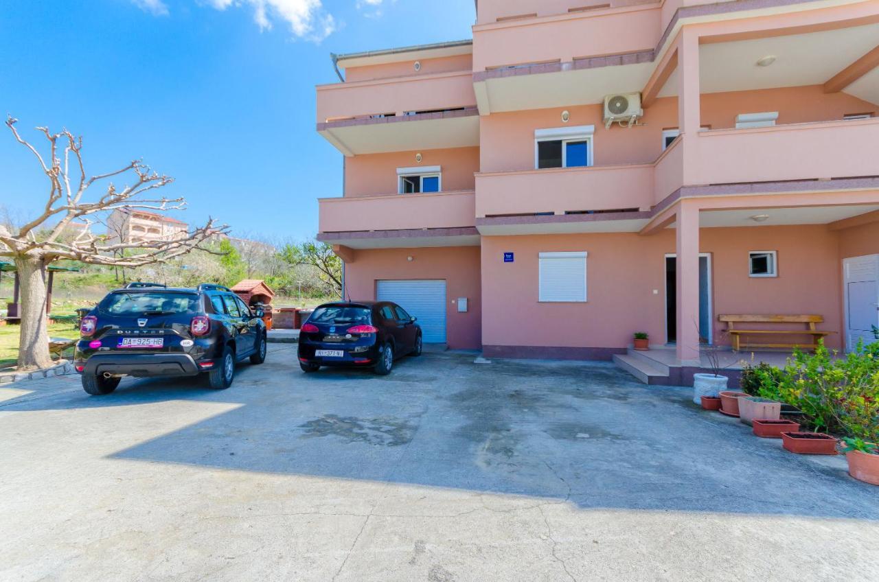 Apartments And Room Ljubica Лопар Екстериор снимка