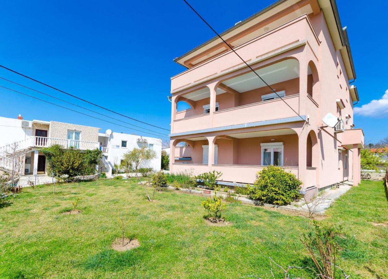 Apartments And Room Ljubica Лопар Екстериор снимка
