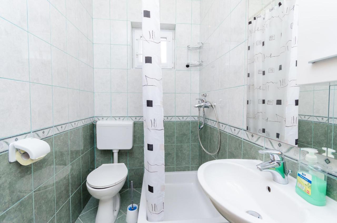 Apartments And Room Ljubica Лопар Екстериор снимка