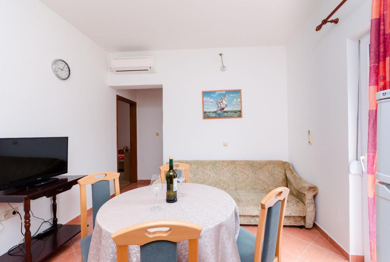 Apartments And Room Ljubica Лопар Екстериор снимка