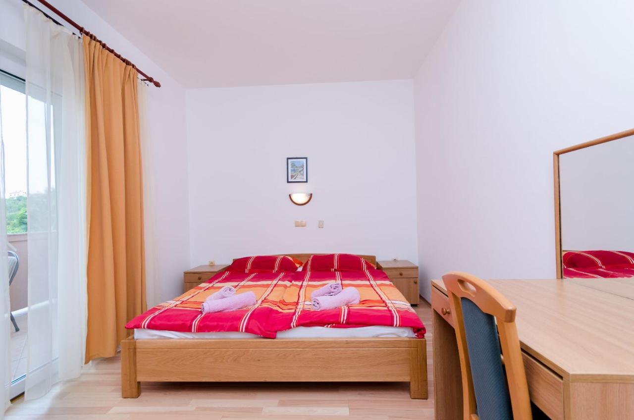 Apartments And Room Ljubica Лопар Екстериор снимка