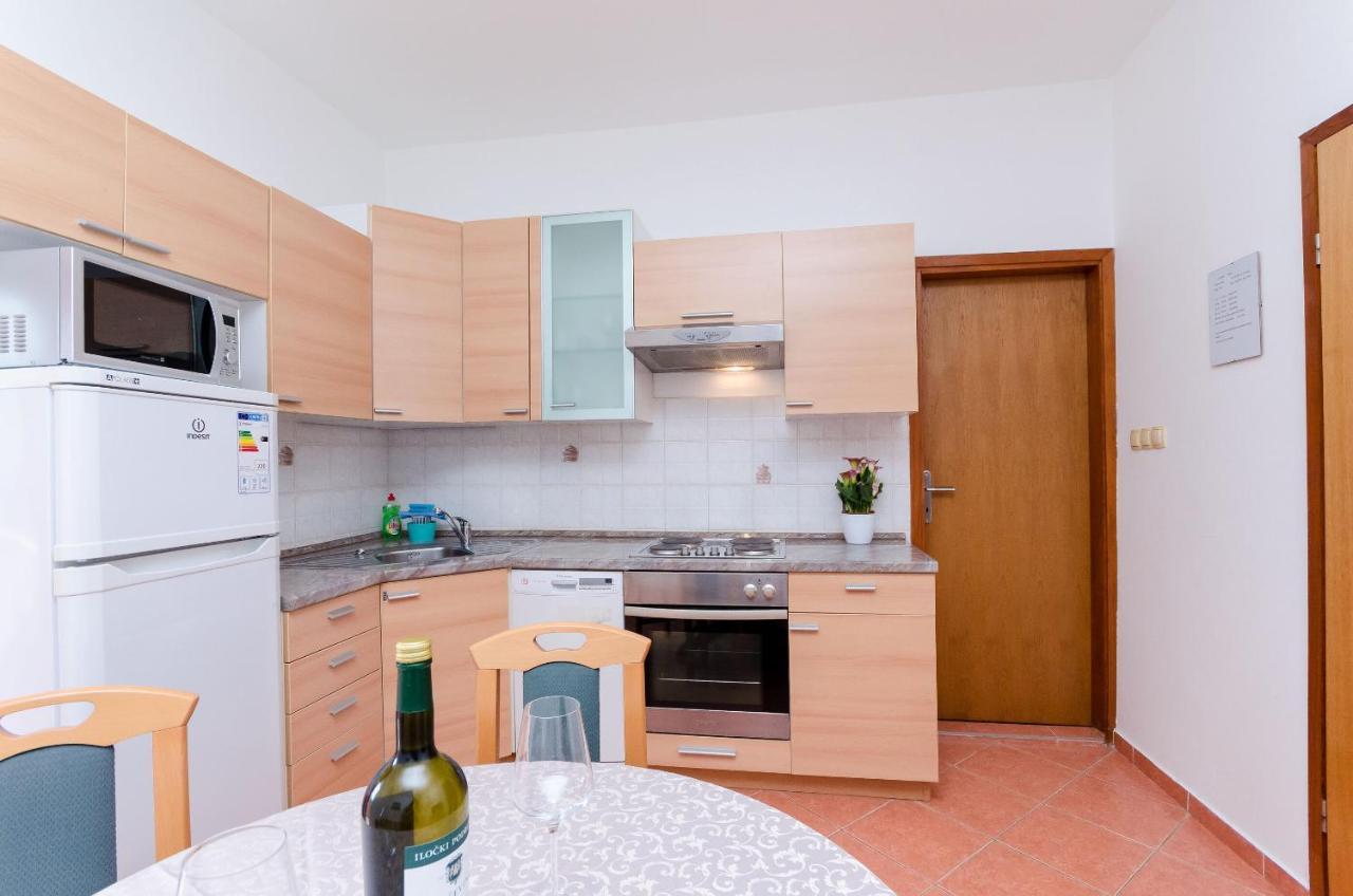 Apartments And Room Ljubica Лопар Екстериор снимка