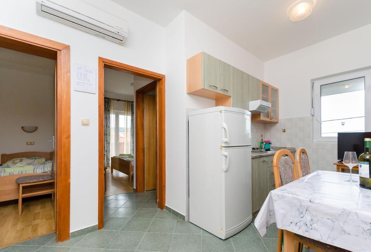 Apartments And Room Ljubica Лопар Екстериор снимка