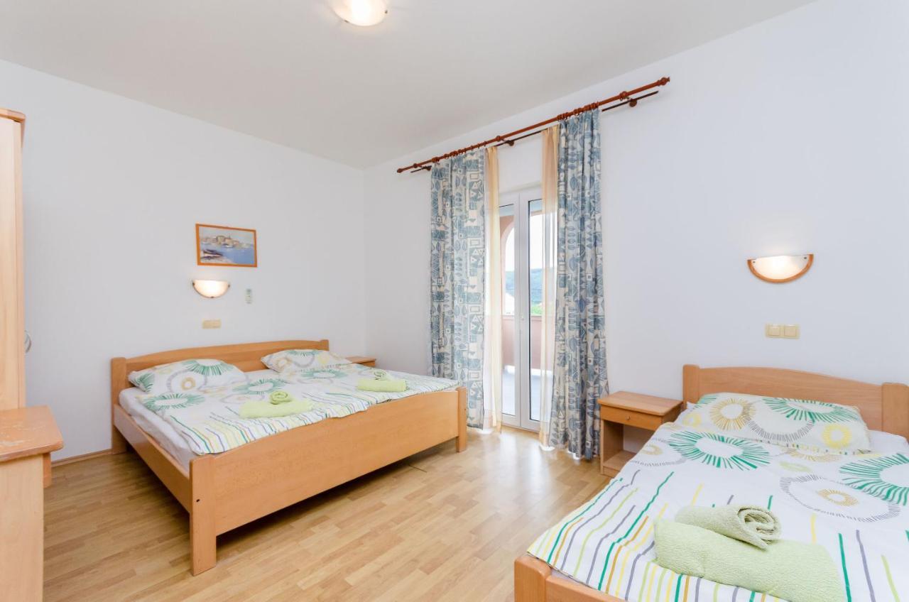 Apartments And Room Ljubica Лопар Екстериор снимка